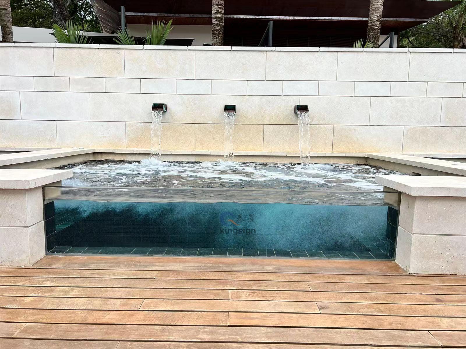 Napa lembaran akrilik digunakake tinimbang kaca minangka jendela kolam renang?